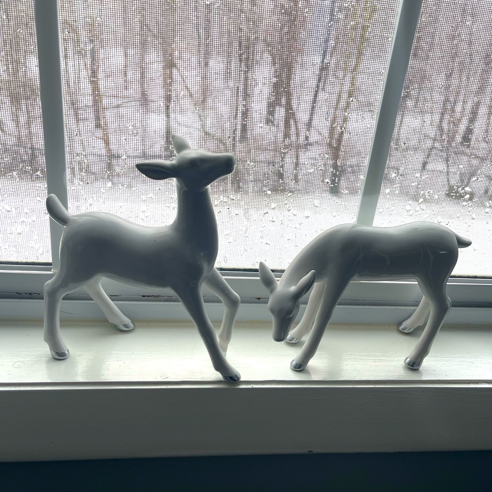 Beautiful set of deer figurines